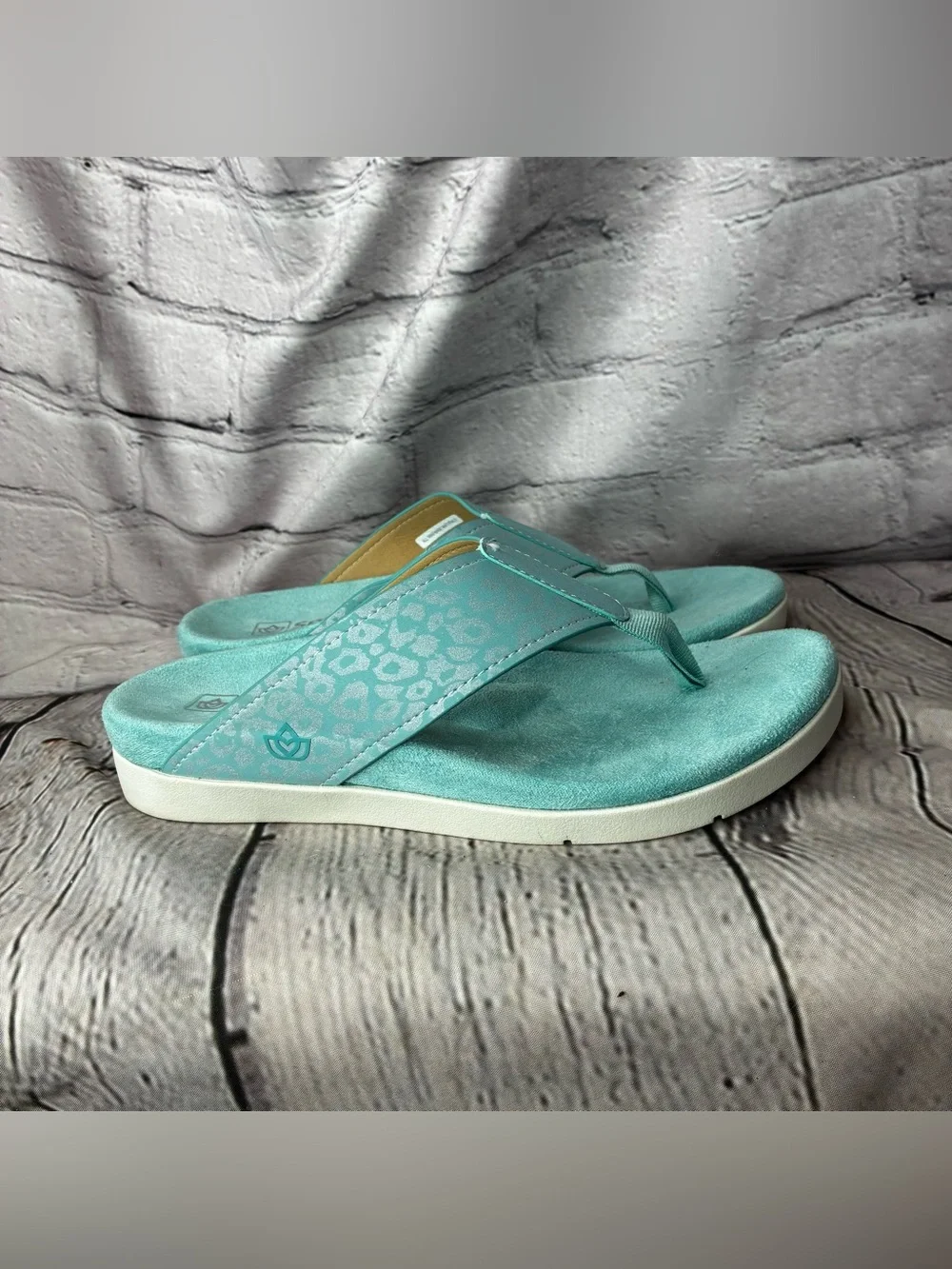 Spenco Metallic Aqua Blue Leopard Print Flip Flop Thong Resortwear Sandals Sz 7